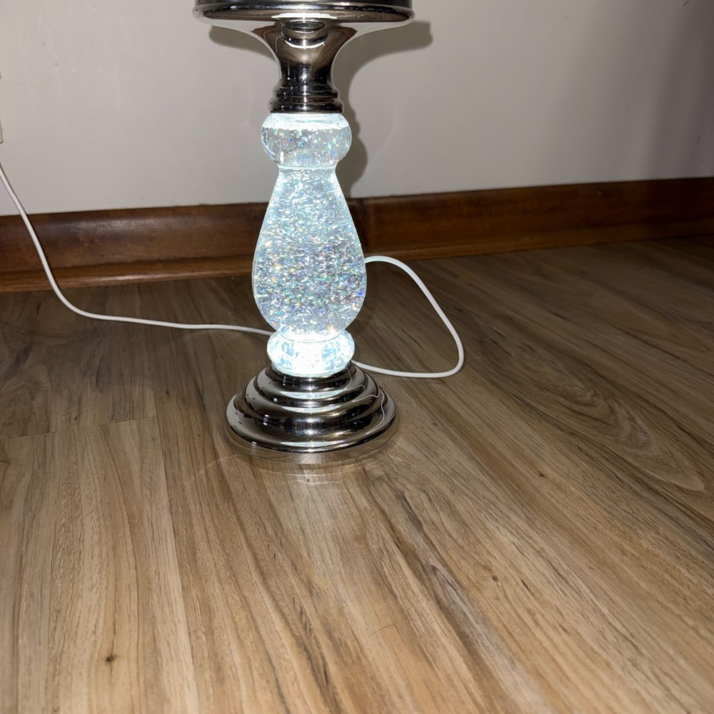Elegant Silver and White Glitter Lamp